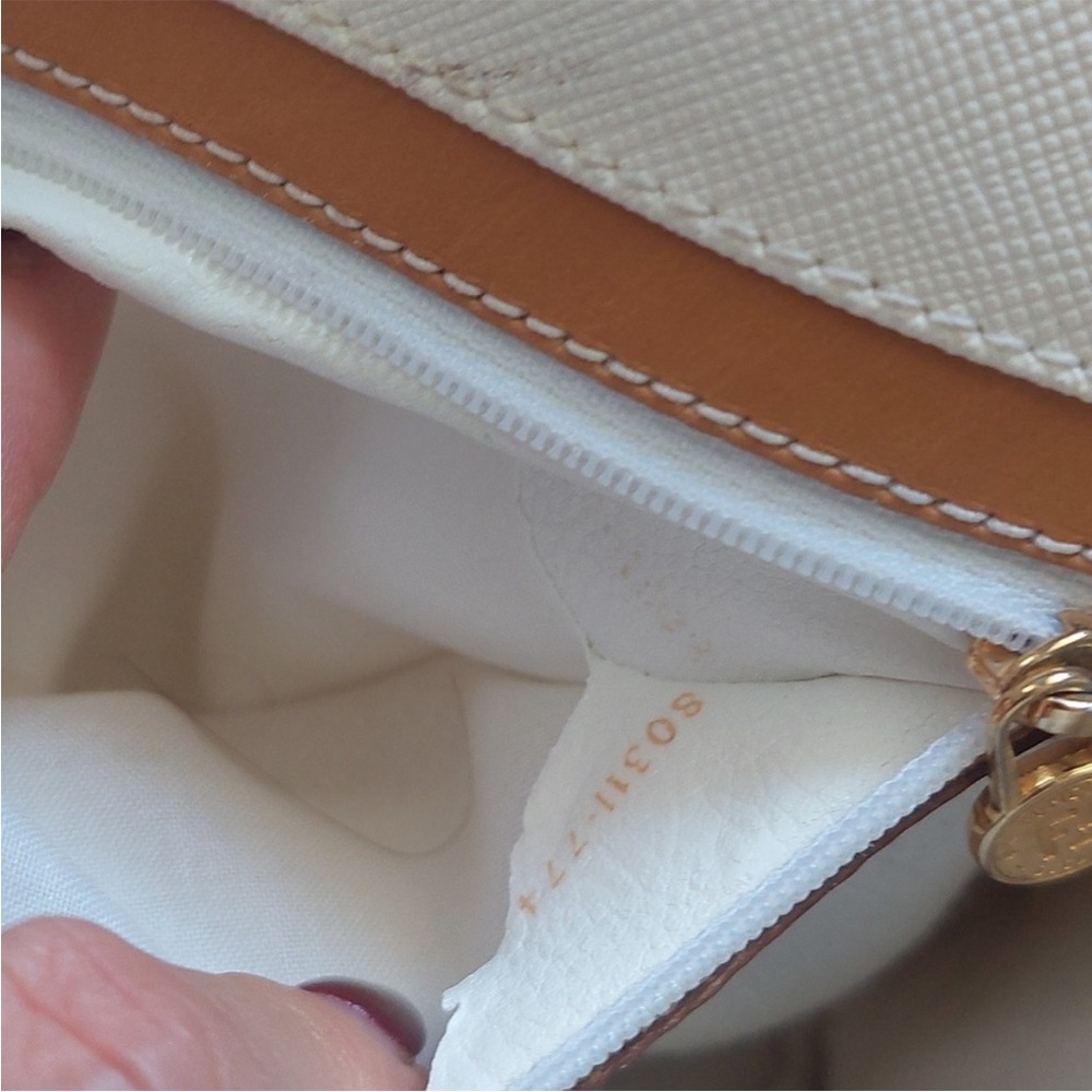 Fendi Elegant White and Tan Clutch Bag - Picture 5 of 16